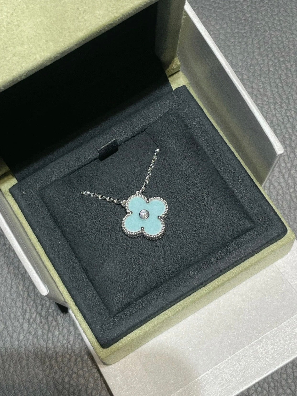 [Echo Fine ]CLOVER 1 DIAMOND LIGHT BLUE SILVER NECKLACE
