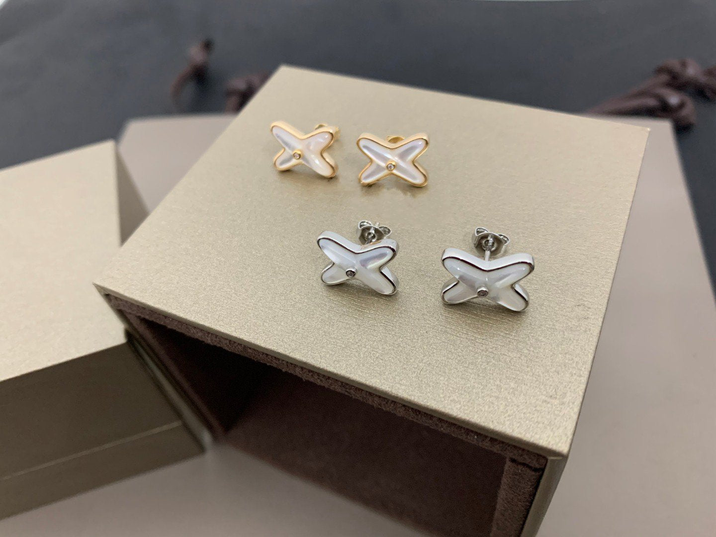 [Echo Fine ]JEUX DE WHITE MOP SILVER DIAMOND EARRINGS