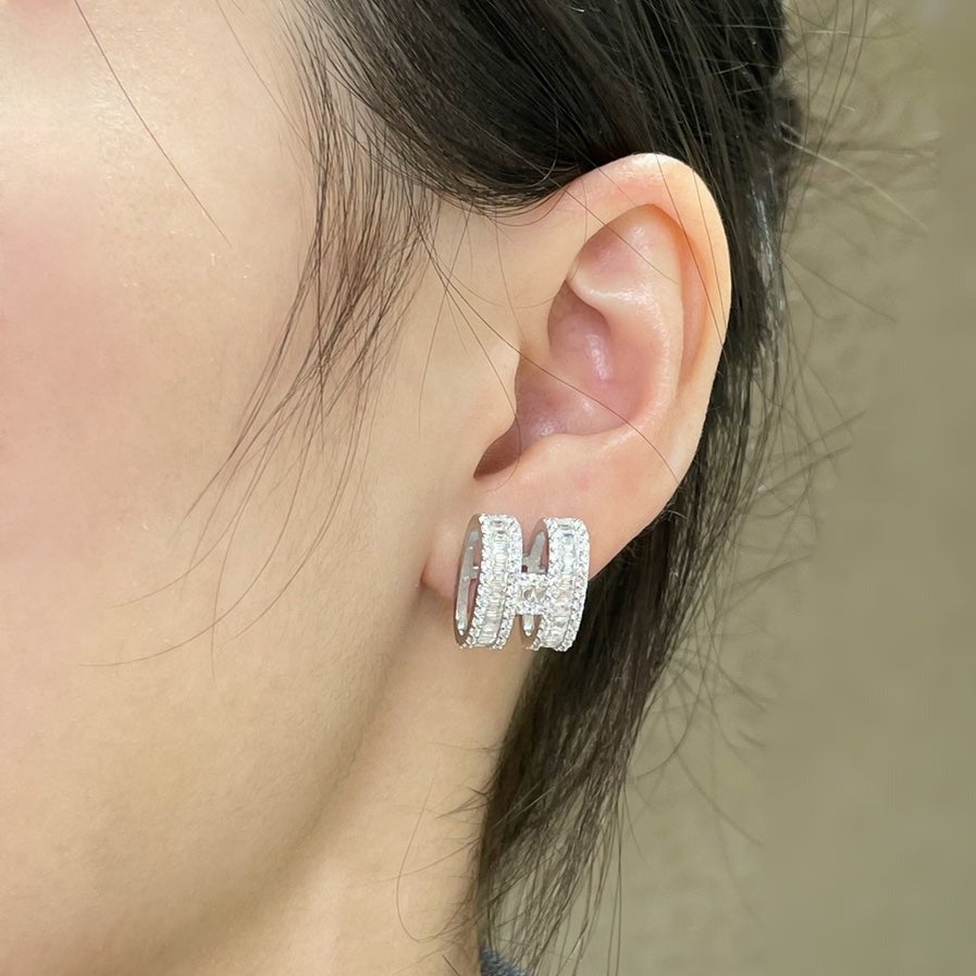 [Echo Fine ]H STUD EARRINGS WITH SILVER DIAMONDS