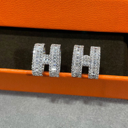 [Echo Fine ]H STUD EARRINGS WITH SILVER DIAMONDS