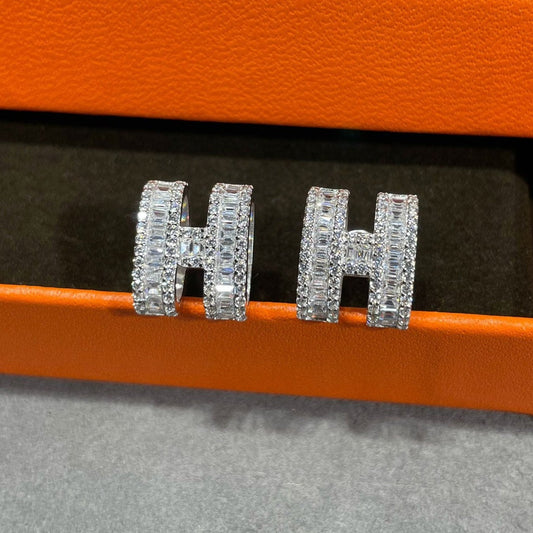 [Echo Fine ]H STUD EARRINGS WITH SILVER DIAMONDS