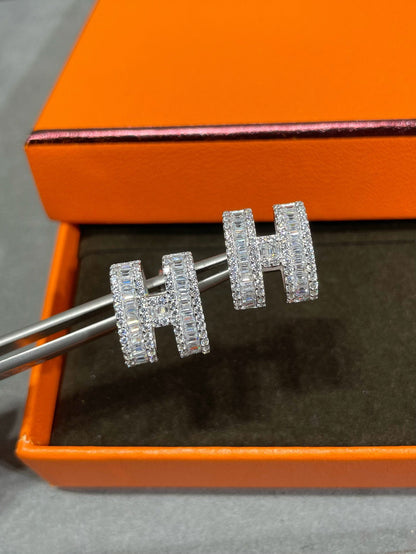 [Echo Fine ]H STUD EARRINGS WITH SILVER DIAMONDS