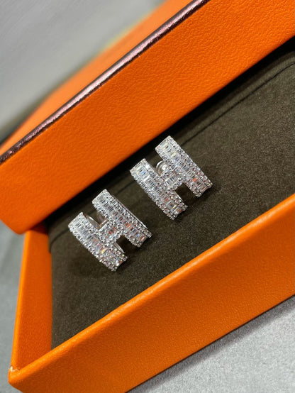 [Echo Fine ]H STUD EARRINGS WITH SILVER DIAMONDS