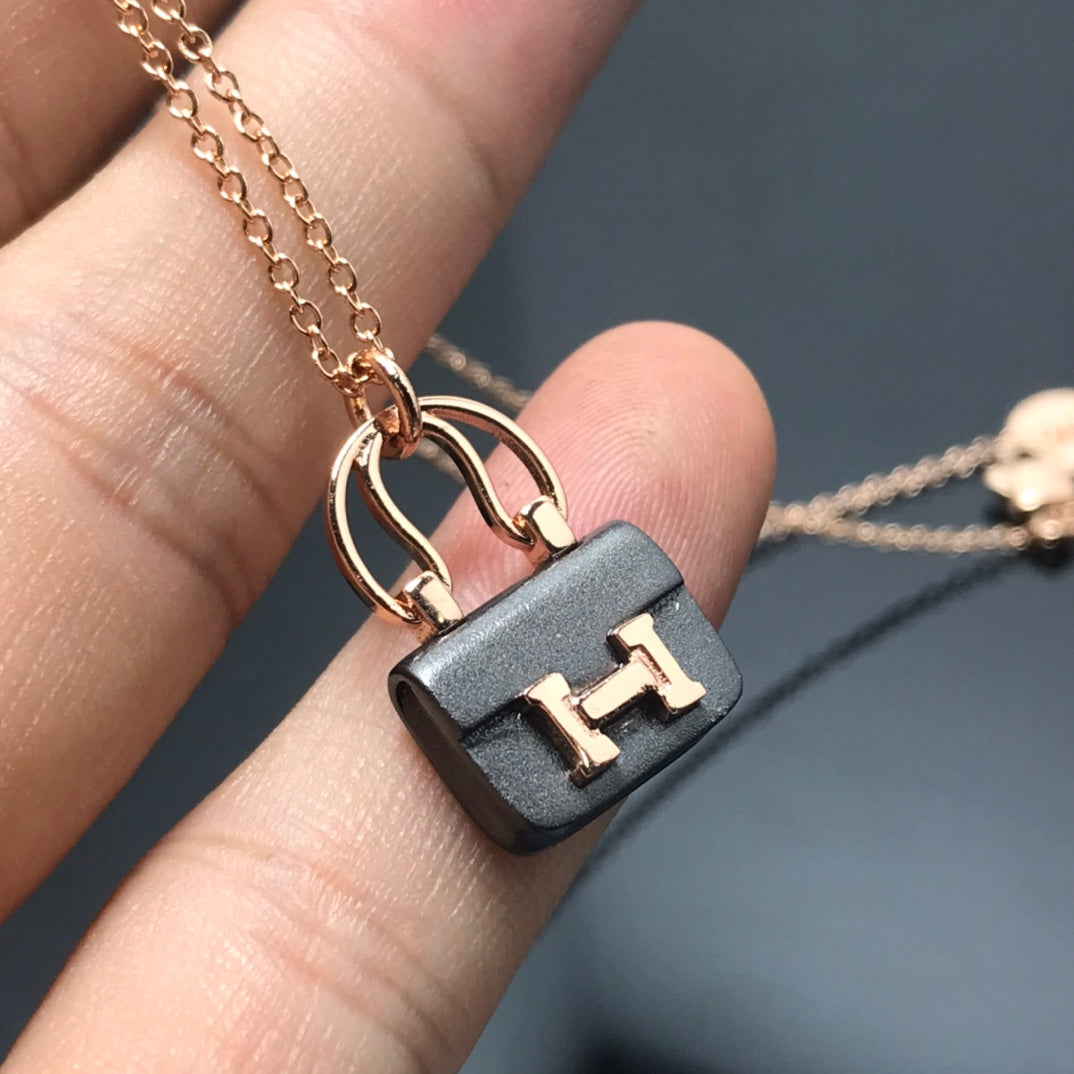 [Echo Fine ]WOMEN'S HM AMULETTES CONSTANCE PENDANT NECKLACE
