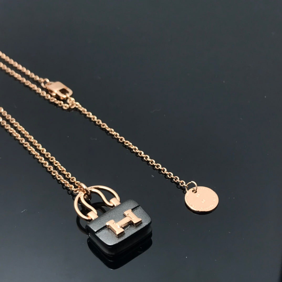 [Echo Fine ]WOMEN'S HM AMULETTES CONSTANCE PENDANT NECKLACE