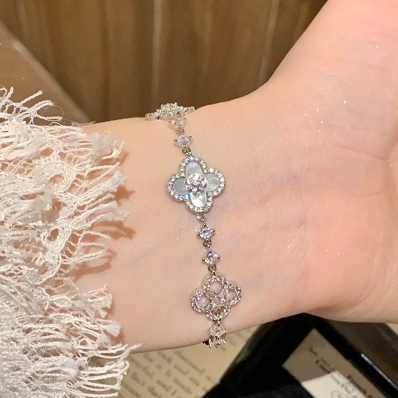 [Echo Fine ]CLOVER 5 MOTIF PINK BLUE RED WHITE BRACELET