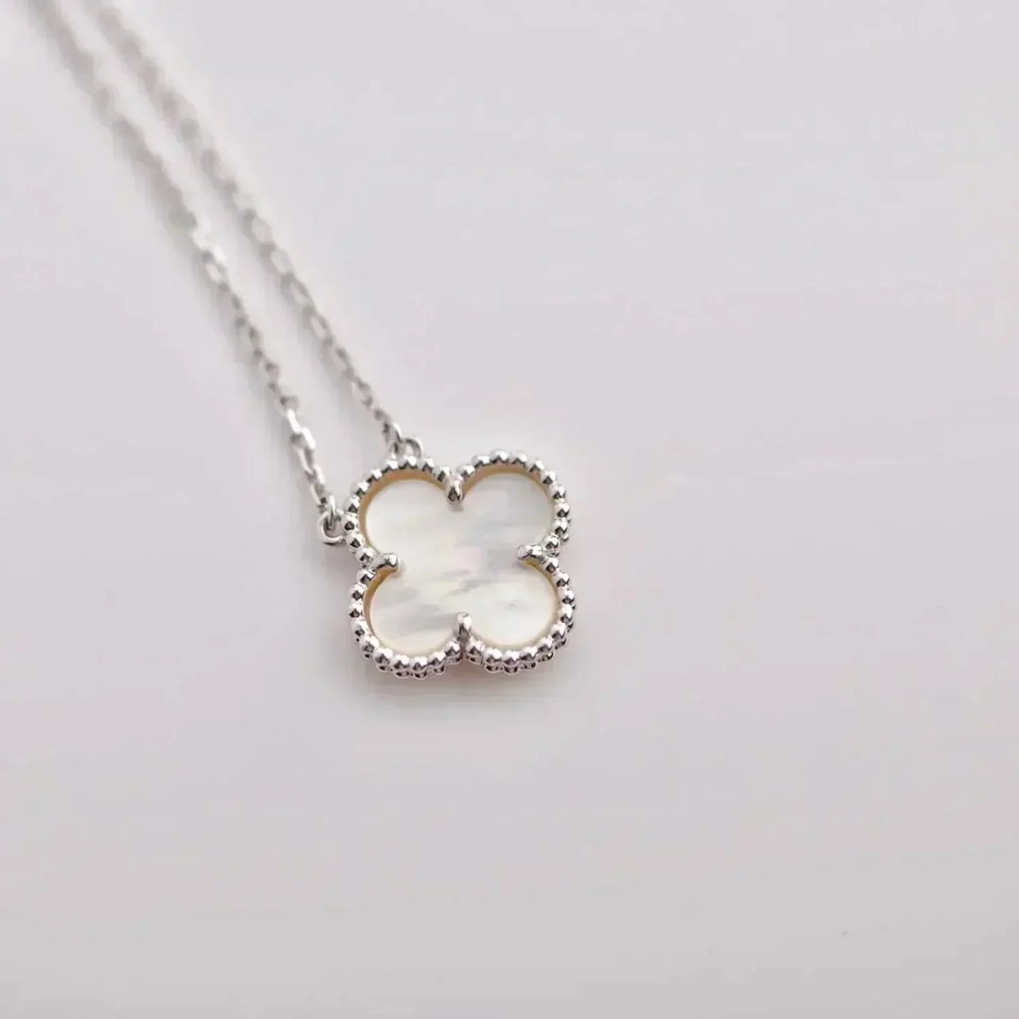 [Echo Fine ]CLOVER  15MM WHITE MOTHER-OF-PEARL SILVER