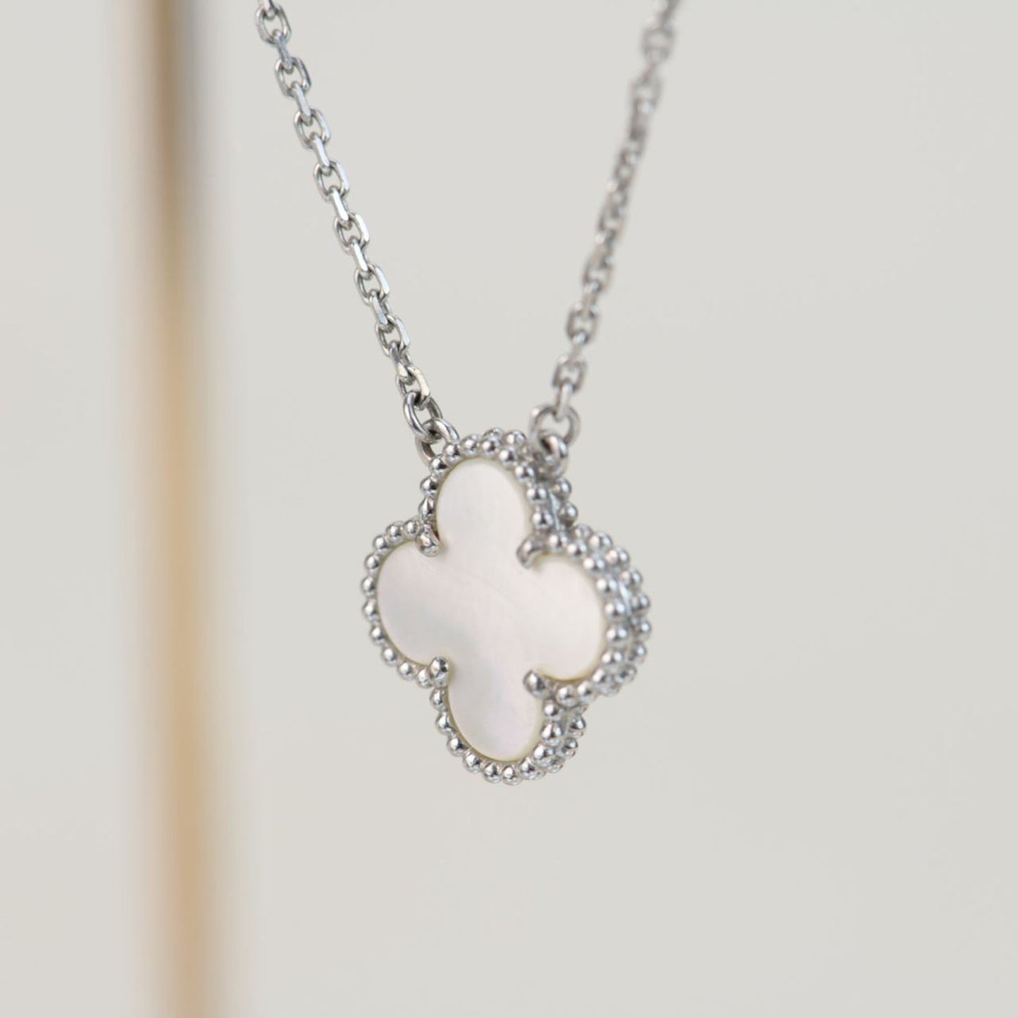 [Echo Fine ]CLOVER  15MM WHITE MOTHER-OF-PEARL SILVER