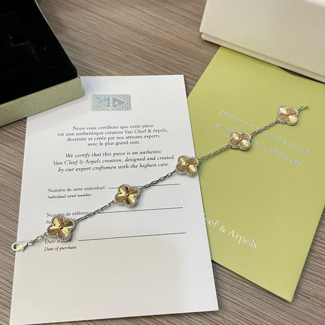 [Echo Fine ]CLOVER  5 MOTIFS  CHRISTMAS LIMITED EDITION BRACELET
