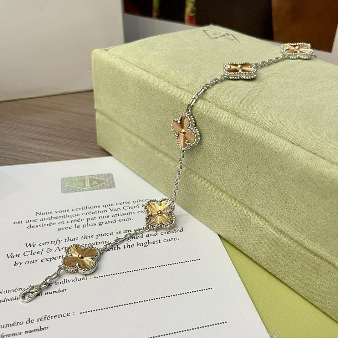 [Echo Fine ]CLOVER  5 MOTIFS  CHRISTMAS LIMITED EDITION BRACELET