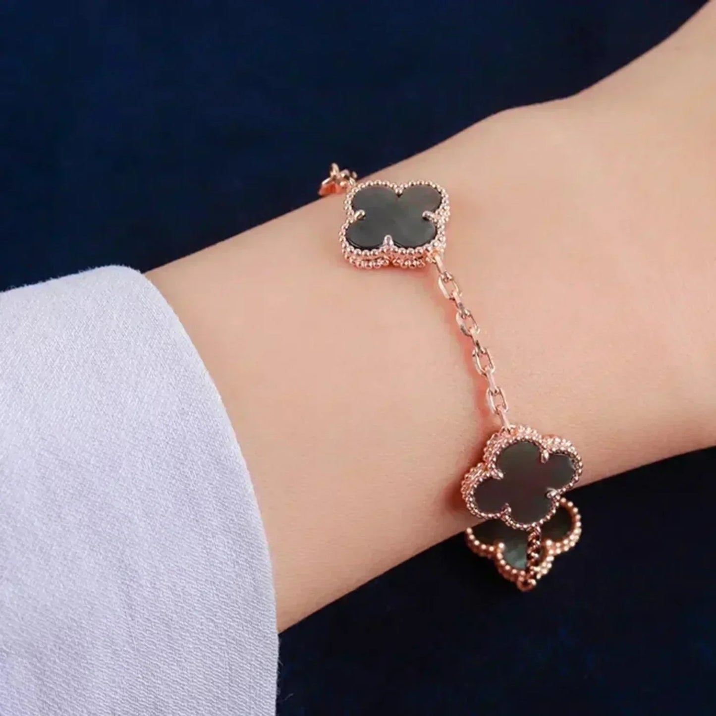 [Echo Fine ]CLOVER 5 MOTIF GRAY MOP  BRACELET