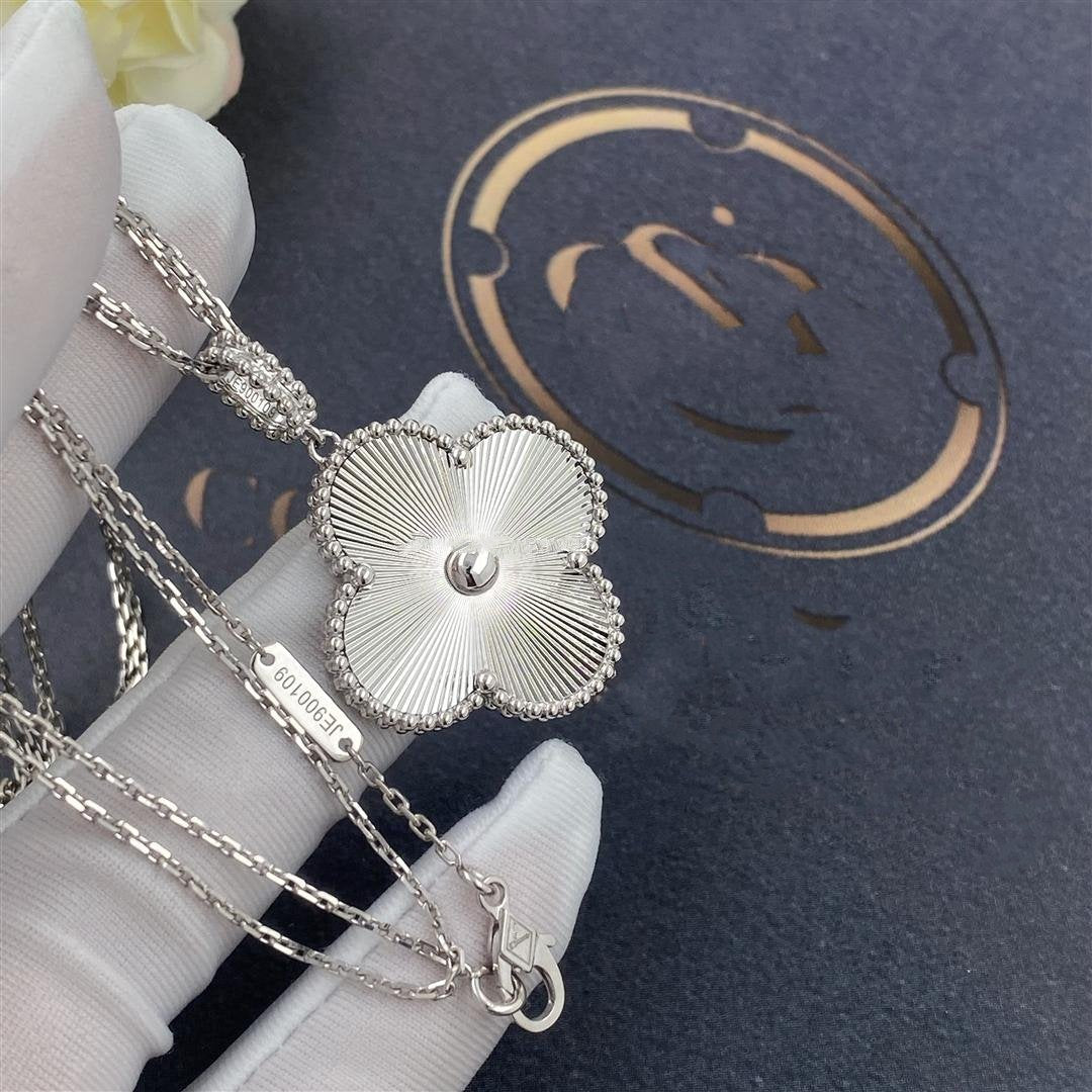 [Echo Fine ]CLOVER 25MM SILVER BIG CLOVER NECKLACE