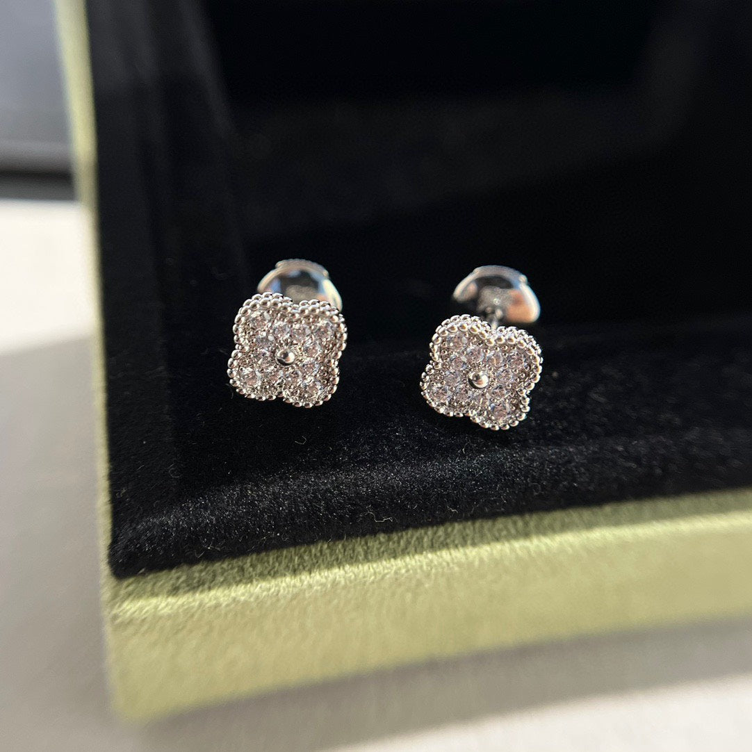 [Echo Fine ]CLOVER MINI DIAMOND STUD EARRINGS