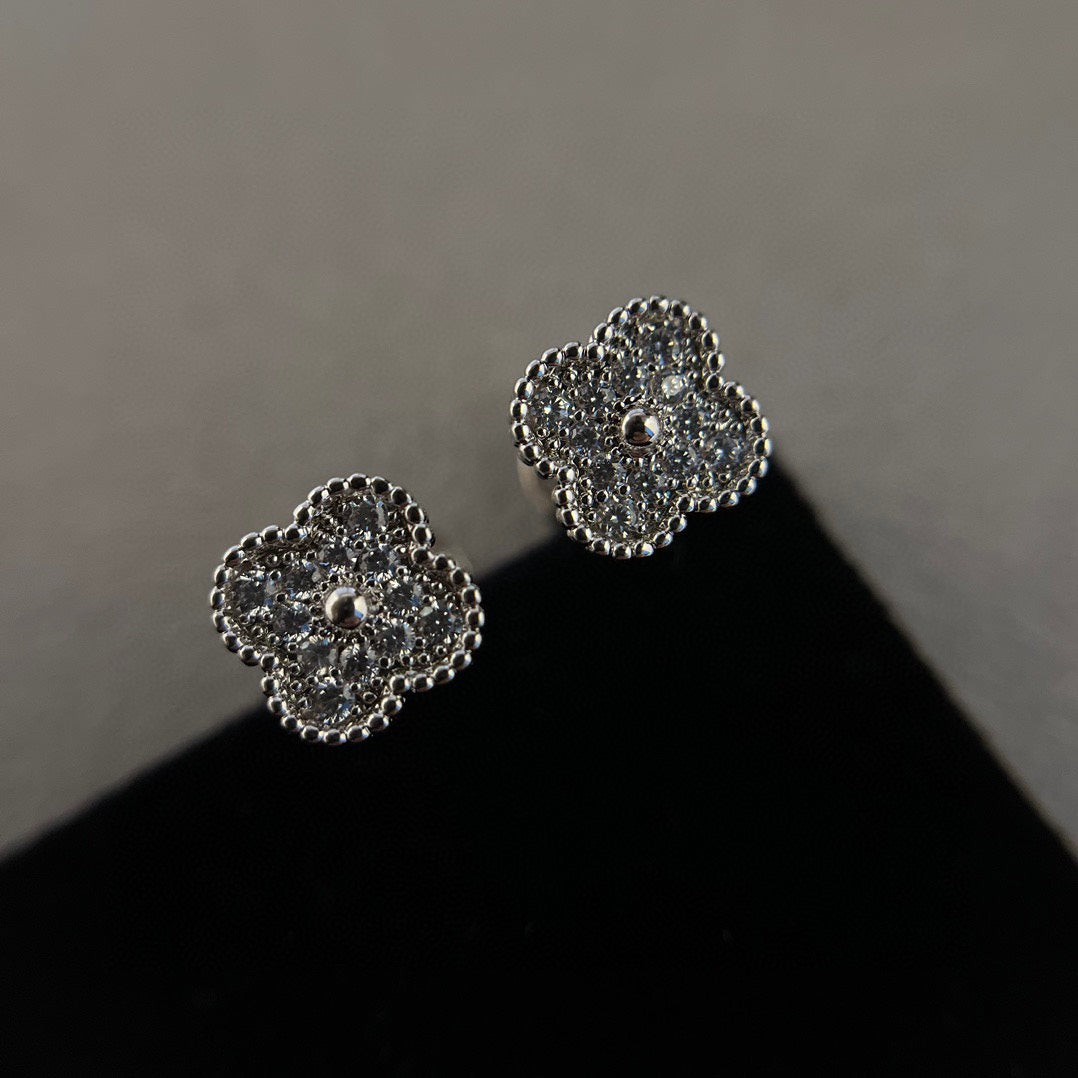 [Echo Fine ]CLOVER MINI DIAMOND STUD EARRINGS