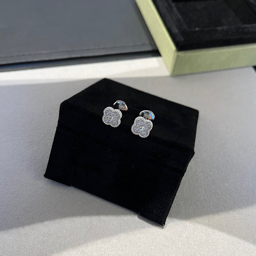 [Echo Fine ]CLOVER MINI DIAMOND STUD EARRINGS