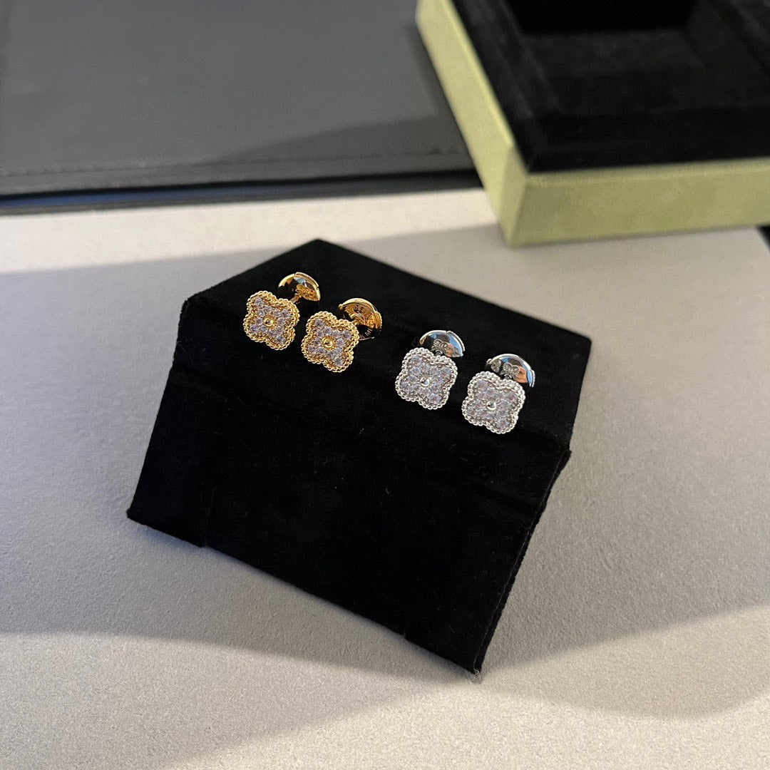 [Echo Fine ]CLOVER MINI DIAMOND STUD EARRINGS